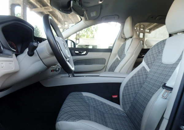 Volvo XC 60 cena 162600 przebieg: 71509, rok produkcji 2020 z Szlichtyngowa małe 277